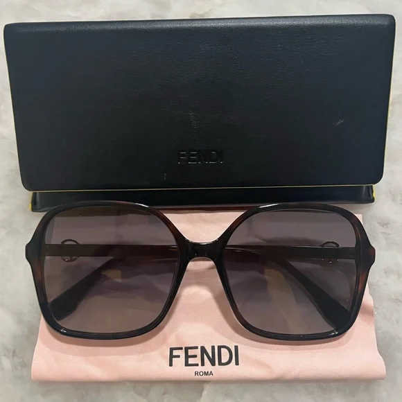 Fendi Oversized Square Sunglasses, gorgeous FENDI EYEWEAR Oversized square-frame acetate sunglasses  main image 4